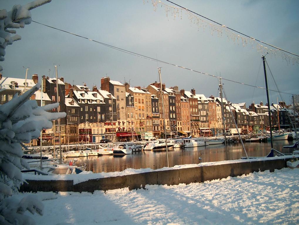 Escapade Au Coeur De Honfleur Avec Parking Prive Et Vue Panoramique Quarto foto